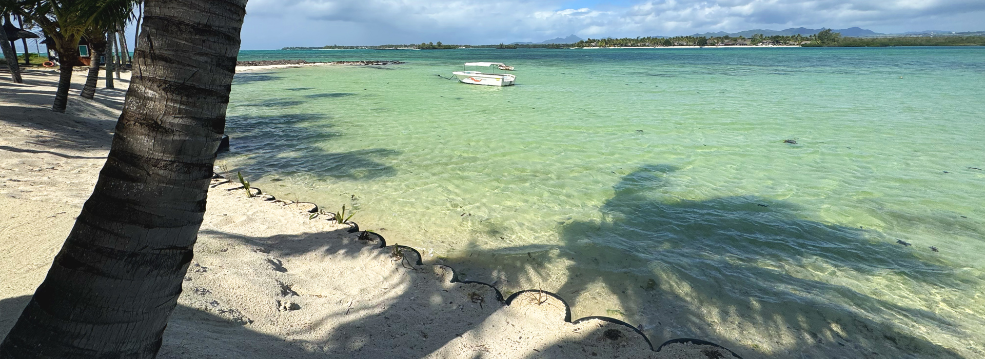 Flic-en-Flac lagoon