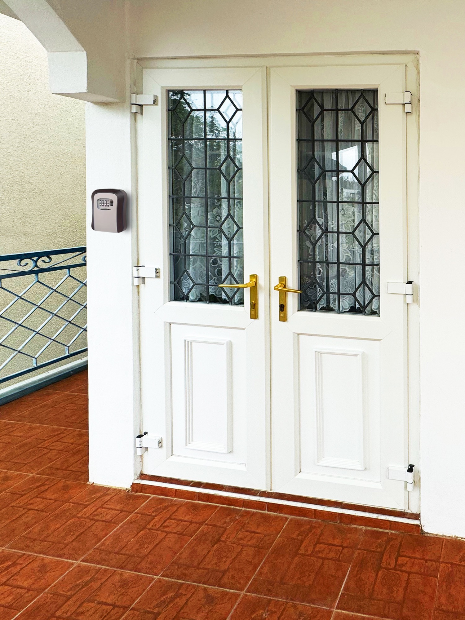 Self check-in key box
